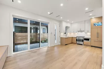 2 3018 E 19th Avenue, Vancouver, BC, Vancouver — Half Duplex for sale