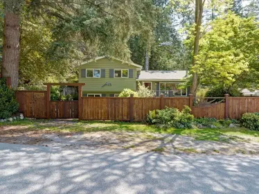 7634 Sechelt Inlet Road, Sechelt, BC, Sechelt — Single Family Residence for sale