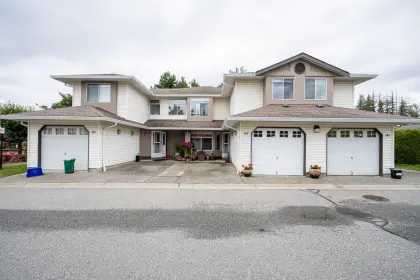 402 8260 162a Street, Surrey, BC, Surrey — Townhouse for sale