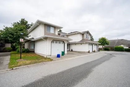 402 8260 162a Street, Surrey, BC, Surrey — Townhouse for sale