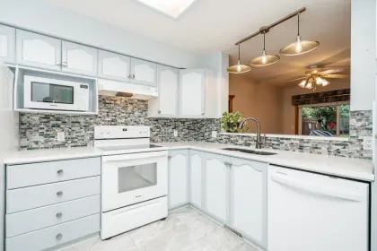402 8260 162a Street, Surrey, BC, Surrey — Townhouse for sale