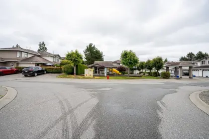 402 8260 162a Street, Surrey, BC, Surrey — Townhouse for sale