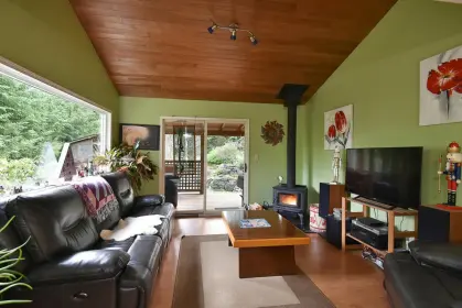 8043 Northwood Road, Halfmoon Bay, BC, Halfmoon bay — Single Family Residence for sale