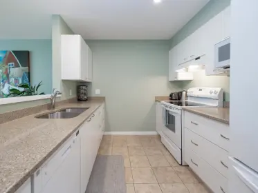302 5855 Cowrie Street, Sechelt, BC, Sechelt — Apartment/Condo for sale