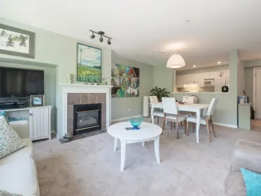 302 5855 Cowrie Street, Sechelt, BC, Sechelt — Apartment/Condo for sale