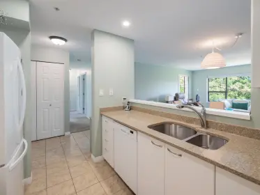 302 5855 Cowrie Street, Sechelt, BC, Sechelt — Apartment/Condo for sale