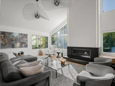 6343 Fairway Drive, Whistler, BC, Whistler — Single Family Residence for sale