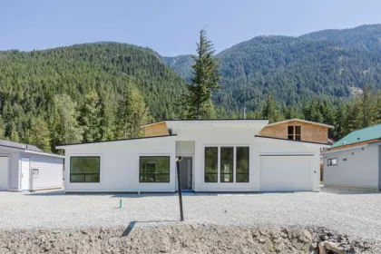HG 187 71358 Grove Place, Sunshine Valley, BC, Sunshine Valley — 2 bed single family residence for sale