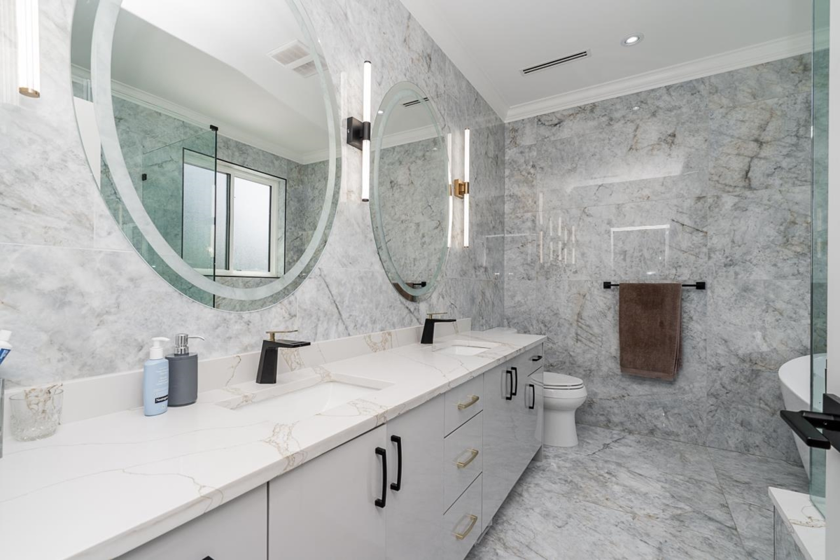 Powder Room Photo of 14752 60a Avenue, Surrey, BC