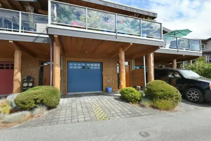 5396 Wakefield Beach Lane, Sechelt, BC, Sechelt — Townhouse for sale