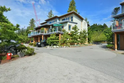 5396 Wakefield Beach Lane, Sechelt, BC, Sechelt — Townhouse for sale