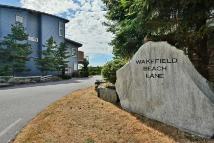 5396 Wakefield Beach Lane, Sechelt, BC, Sechelt — Townhouse for sale