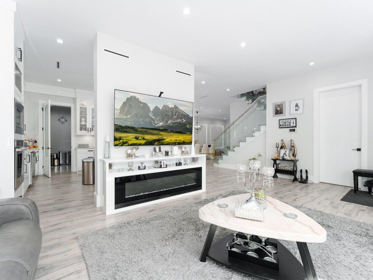 Dining Area Photo of 14477 101 Avenue, Surrey, BC