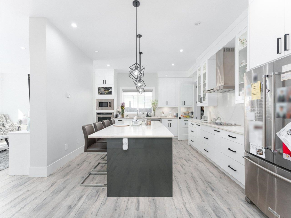 Kitchen Island Photo of 14477 101 Avenue, Surrey, BC