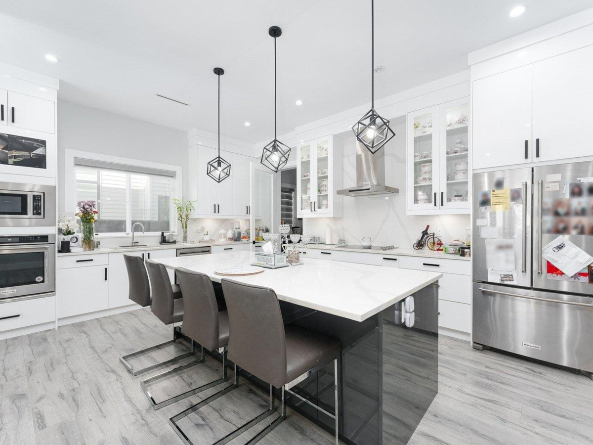 Kitchen Photo of 14477 101 Avenue, Surrey, BC