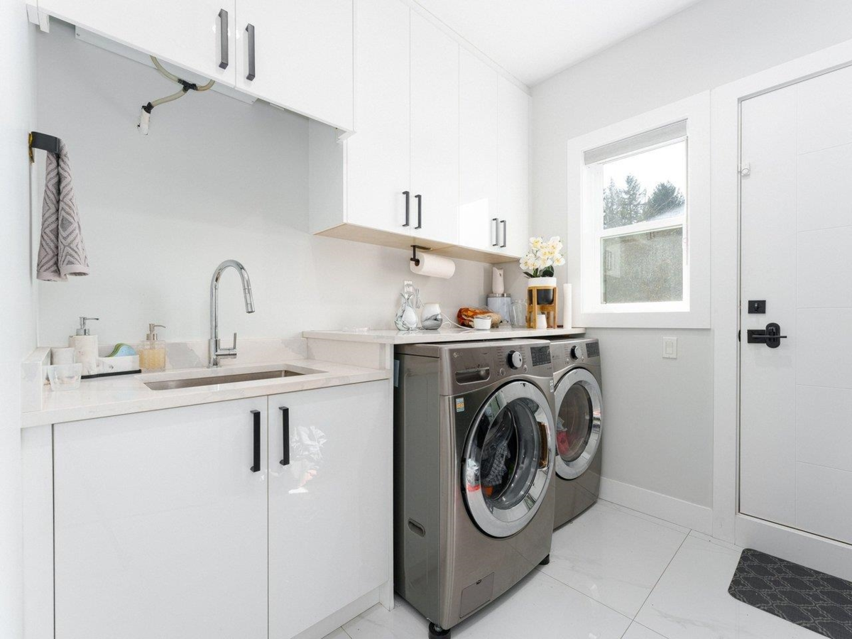 Powder Room Photo of 14477 101 Avenue, Surrey, BC