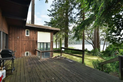 Office / Den Photo of 7638 Eureka Avenue, Halfmoon Bay, BC