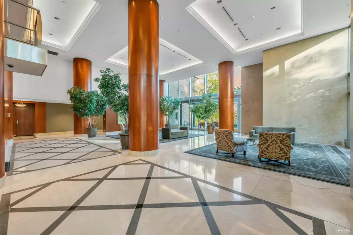 Front Yard Photo of 1304 323 Jervis Street, Vancouver, BC