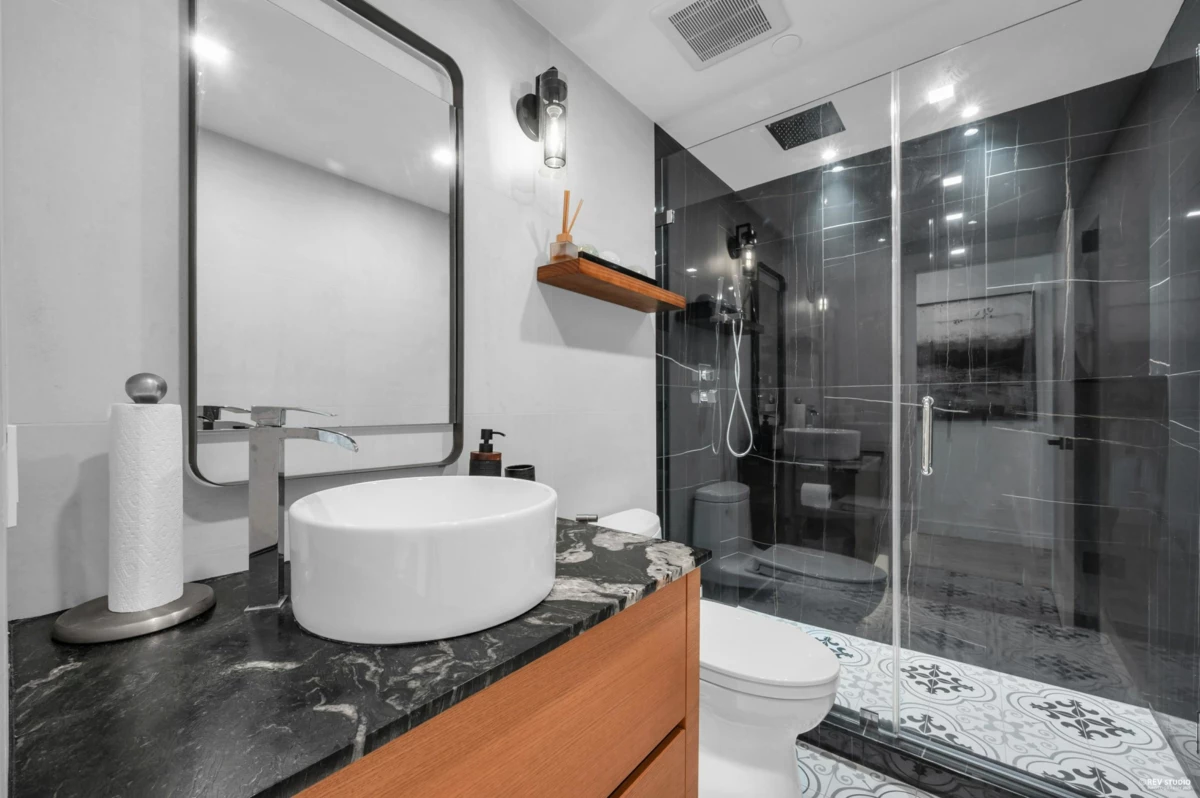 Guest Bathroom Photo of 1304 323 Jervis Street, Vancouver, BC