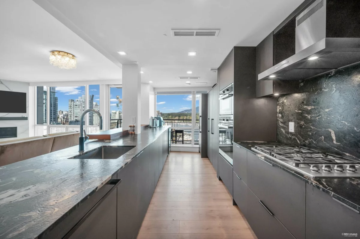 Kitchen Island Photo of 1304 323 Jervis Street, Vancouver, BC