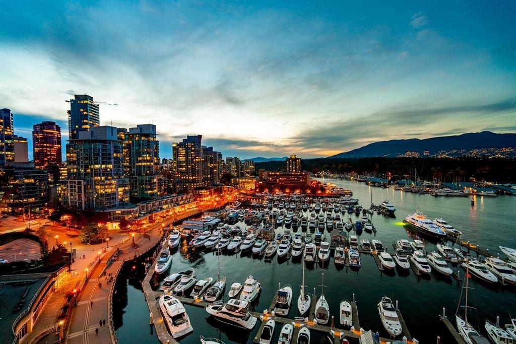 Living Room Photo of 1304 323 Jervis Street, Vancouver, BC