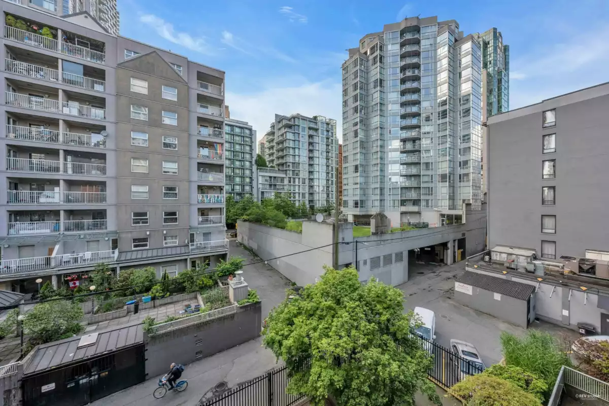 Primary Bathroom Photo of 406 1249 Granville Street, Vancouver, BC