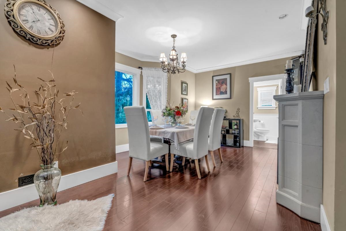 Dining Area Photo of 2385 W 7th Avenue, Vancouver, BC