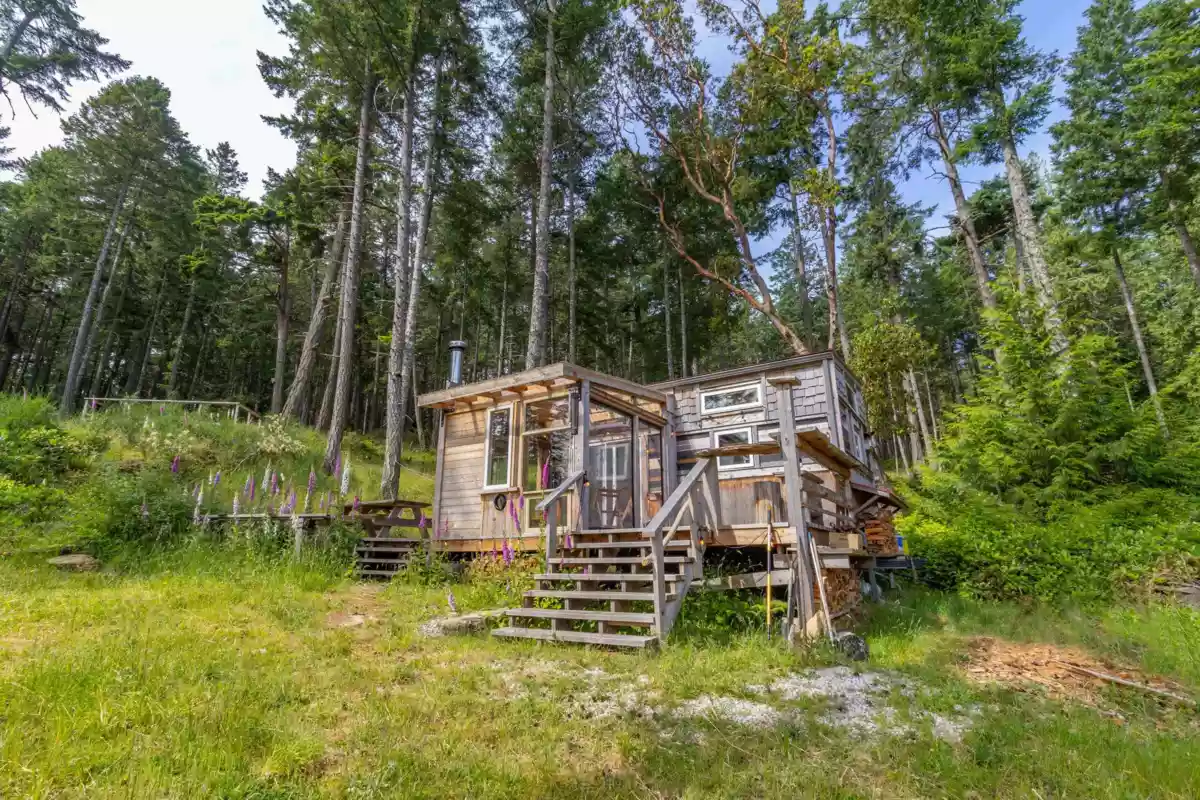 Hallway Photo of 1-861 E Bluff Road, Galiano Island, BC
