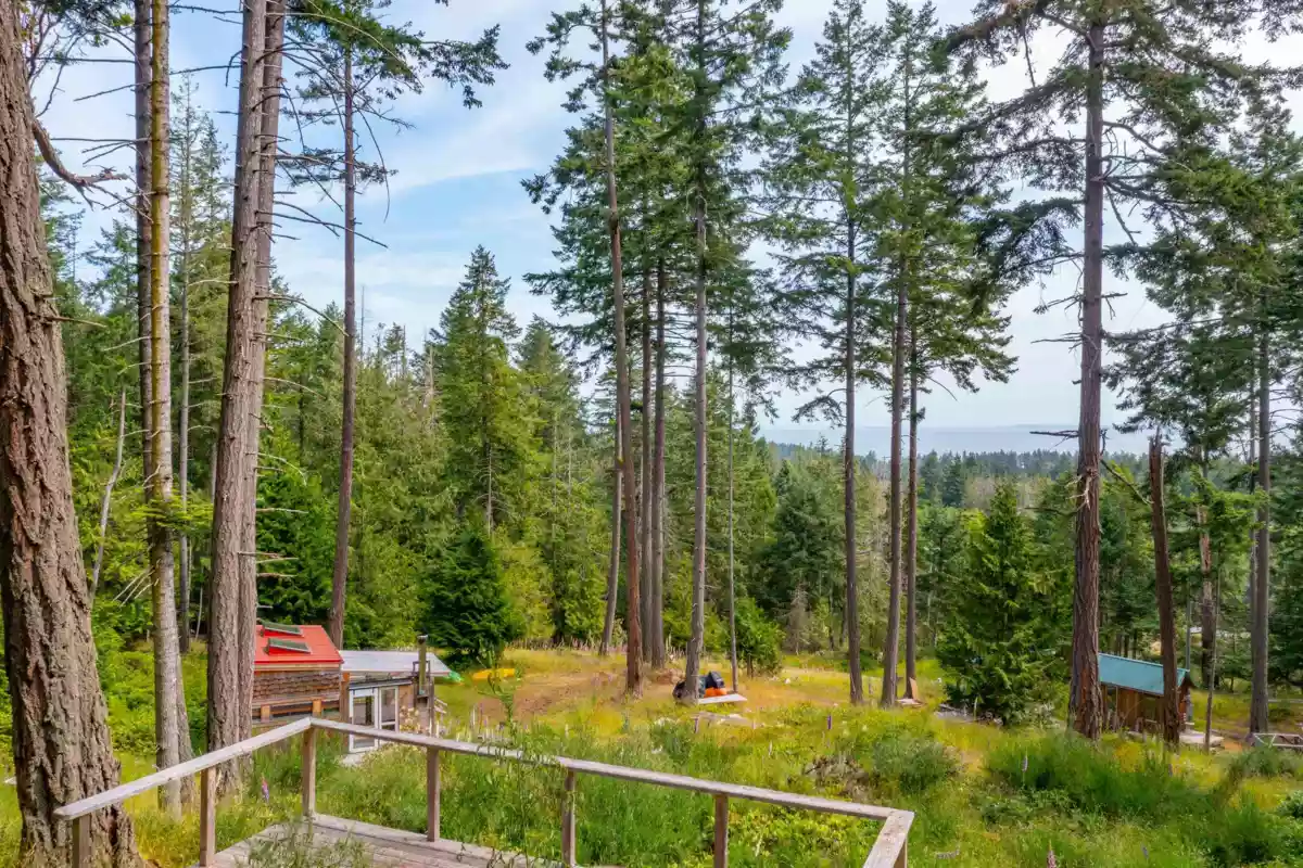 Kitchen Island Photo of 1-861 E Bluff Road, Galiano Island, BC