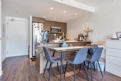 704 135 E 17th Street, North Vancouver, BC, North Vancouver — Apartment/Condo for sale