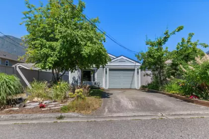 563 Douglas Street, Hope, BC, Hope — Single Family Residence for sale