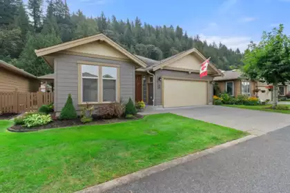102 46000 Thomas Road, Chilliwack, BC, Chilliwack — Single Family Residence for sale