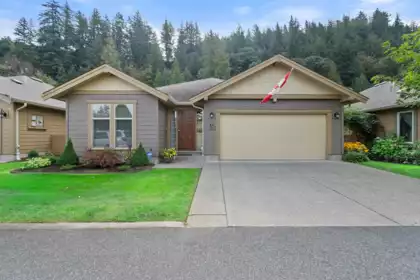 102 46000 Thomas Road, Chilliwack, BC, Chilliwack — Single Family Residence for sale