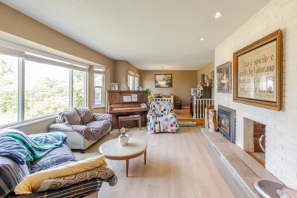 Kitchen Island Photo of 24990 36 Avenue, Langley, BC