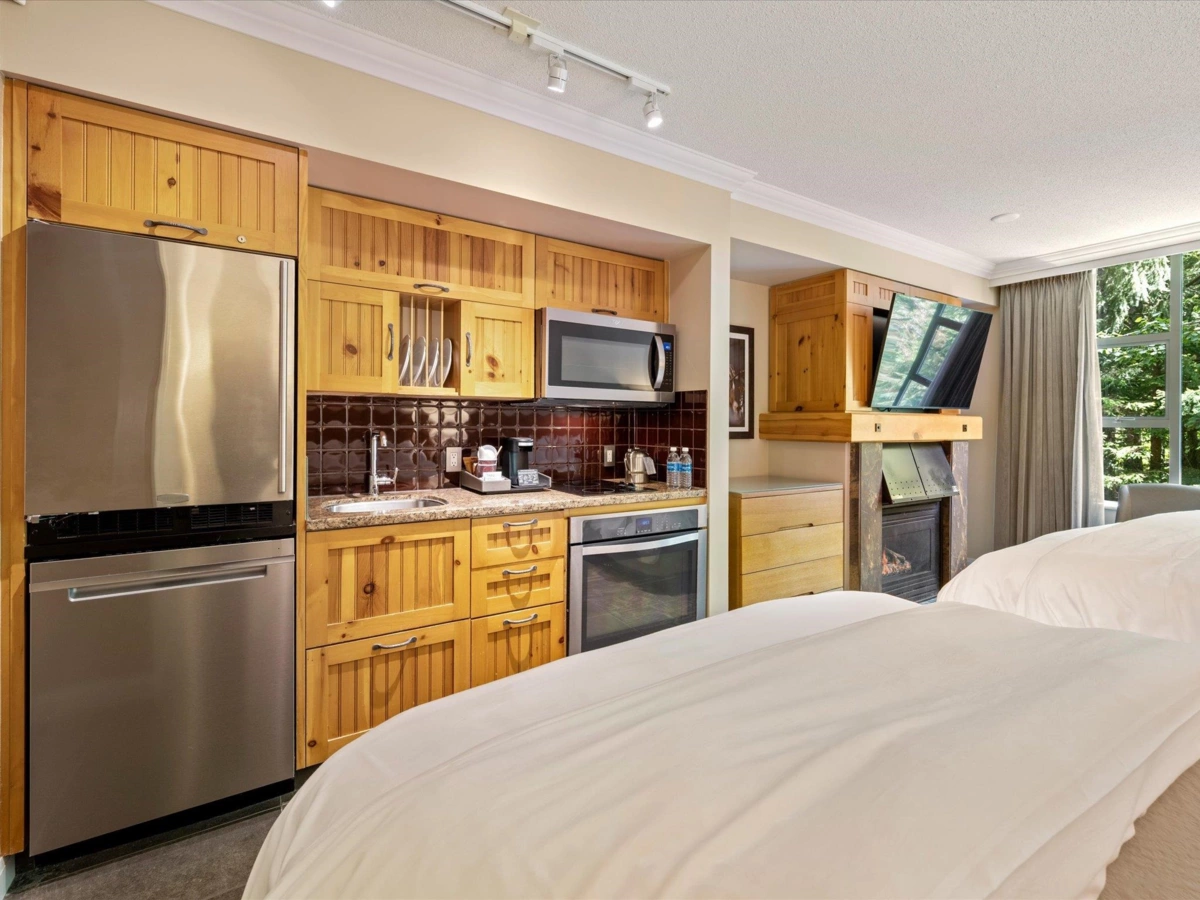 Kitchen Photo of 670 4090 Whistler Way, Whistler, BC