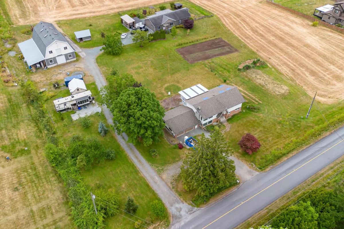 Family Room Photo of 21370 24 Avenue, Langley, BC