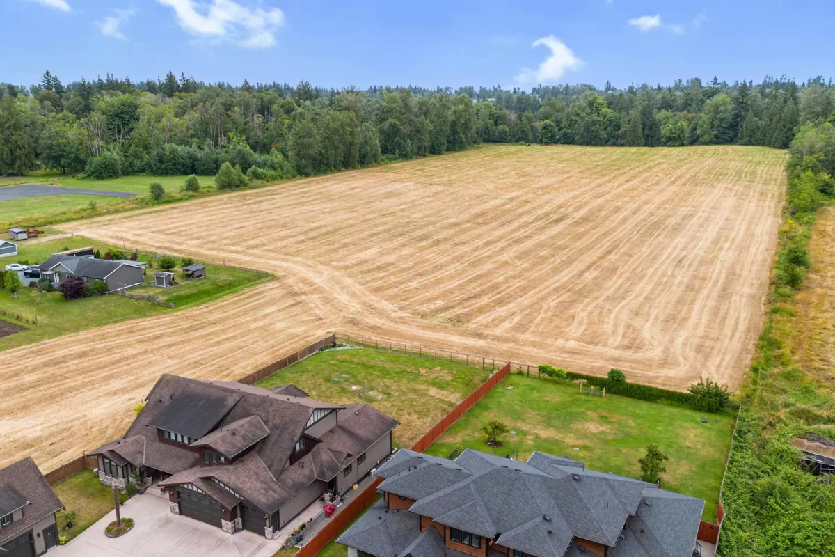 Swimming Pool Photo of 21370 24 Avenue, Langley, BC