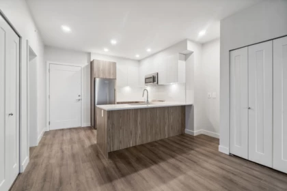 403 5535 Hastings Street, Burnaby, BC, Burnaby — Apartment/Condo for sale