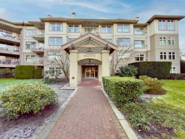 210 15220 Guildford Drive, Surrey, BC, Guildford — 2 bed apartment/condo for sale