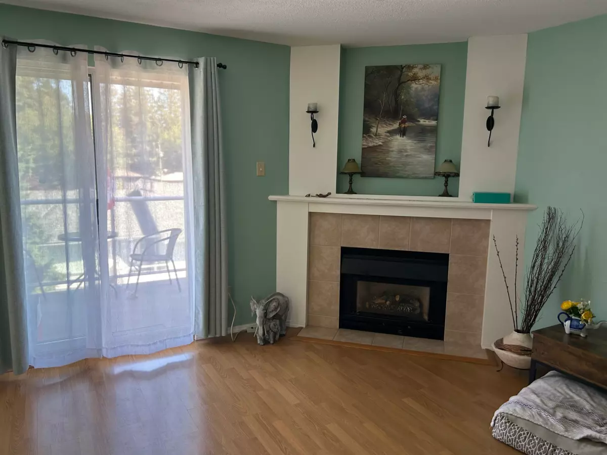 Kitchen Island Photo of 305 9295 122 Street, Surrey, BC