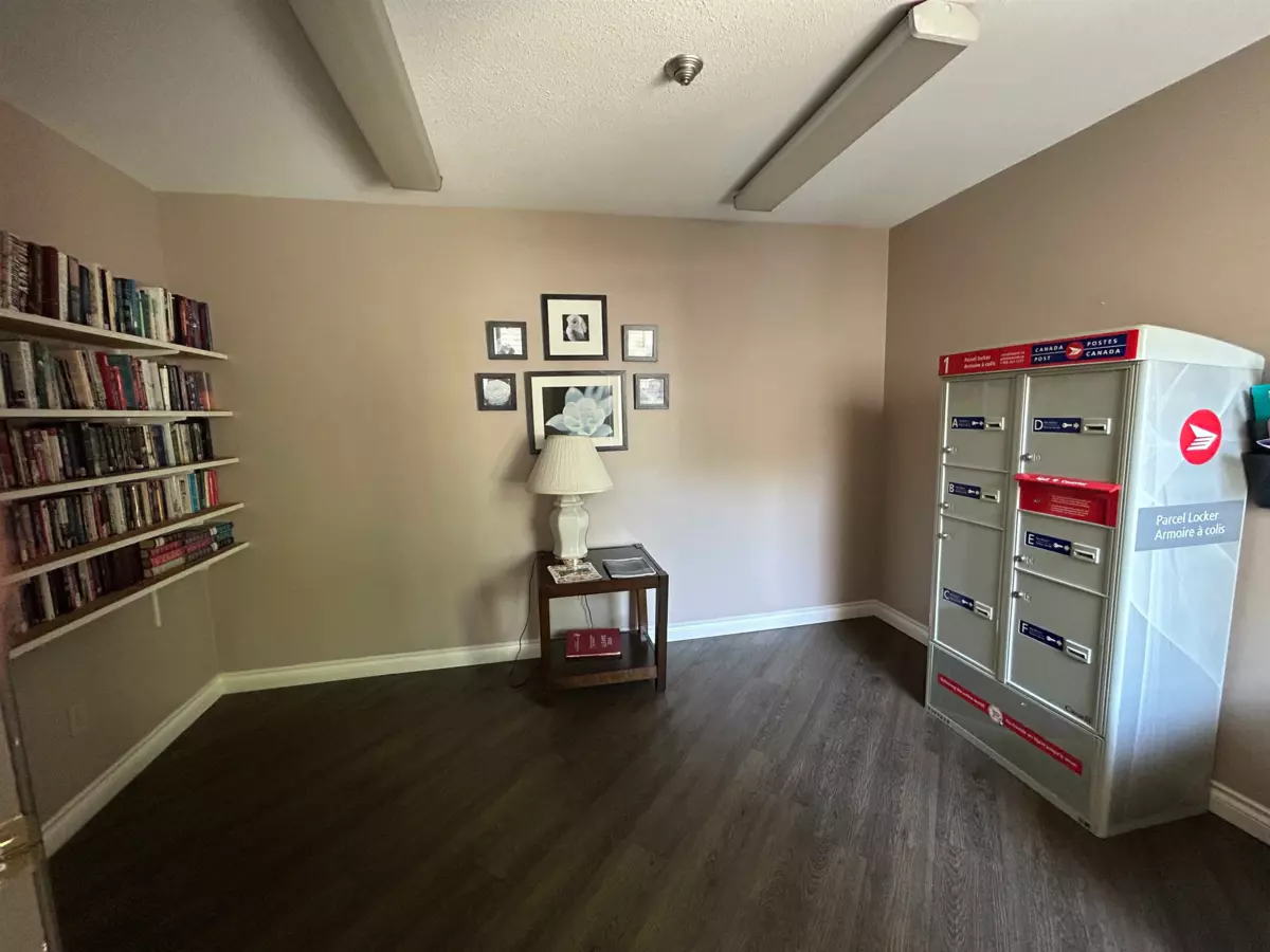 Office / Den Photo of 305 9295 122 Street, Surrey, BC