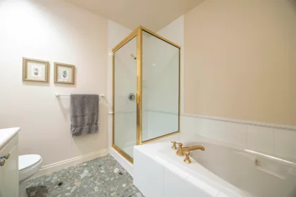 225 5735 Hampton Place, Vancouver, BC, Vancouver — Apartment/Condo for sale