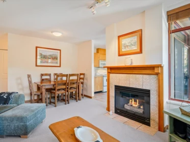 207 8080 Nicklaus North Boulevard, Whistler, BC, Whistler — Apartment/Condo for sale