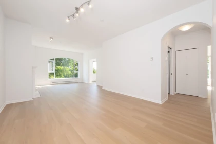 208 5262 Oakmount Crescent, Burnaby, BC, Burnaby — Apartment/Condo for sale