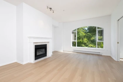 208 5262 Oakmount Crescent, Burnaby, BC, Burnaby — Apartment/Condo for sale