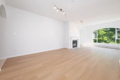 208 5262 Oakmount Crescent, Burnaby, BC, Burnaby — Apartment/Condo for sale