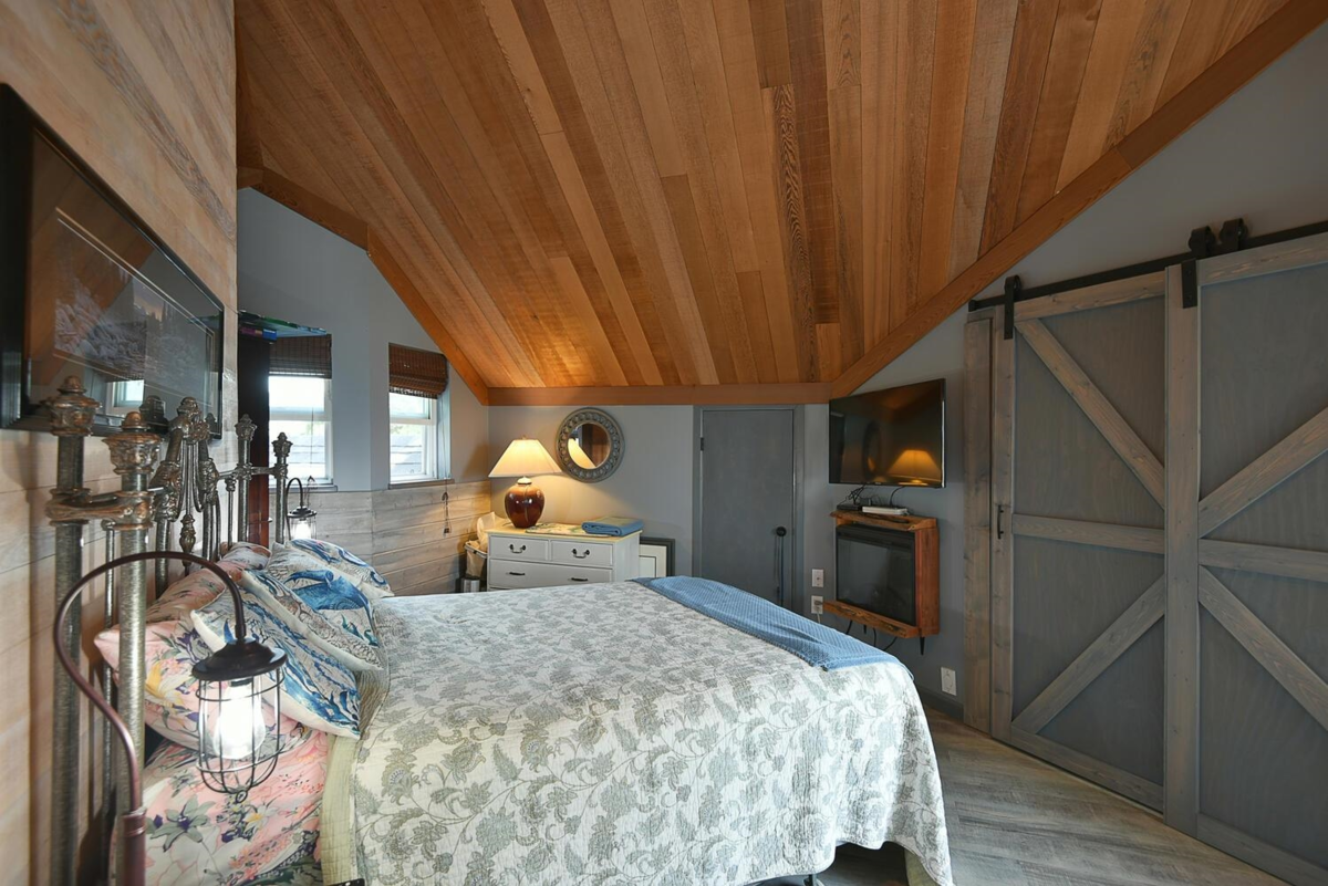 Basement Recreation Room Photo of 9196 Truman Road, Halfmoon Bay, BC