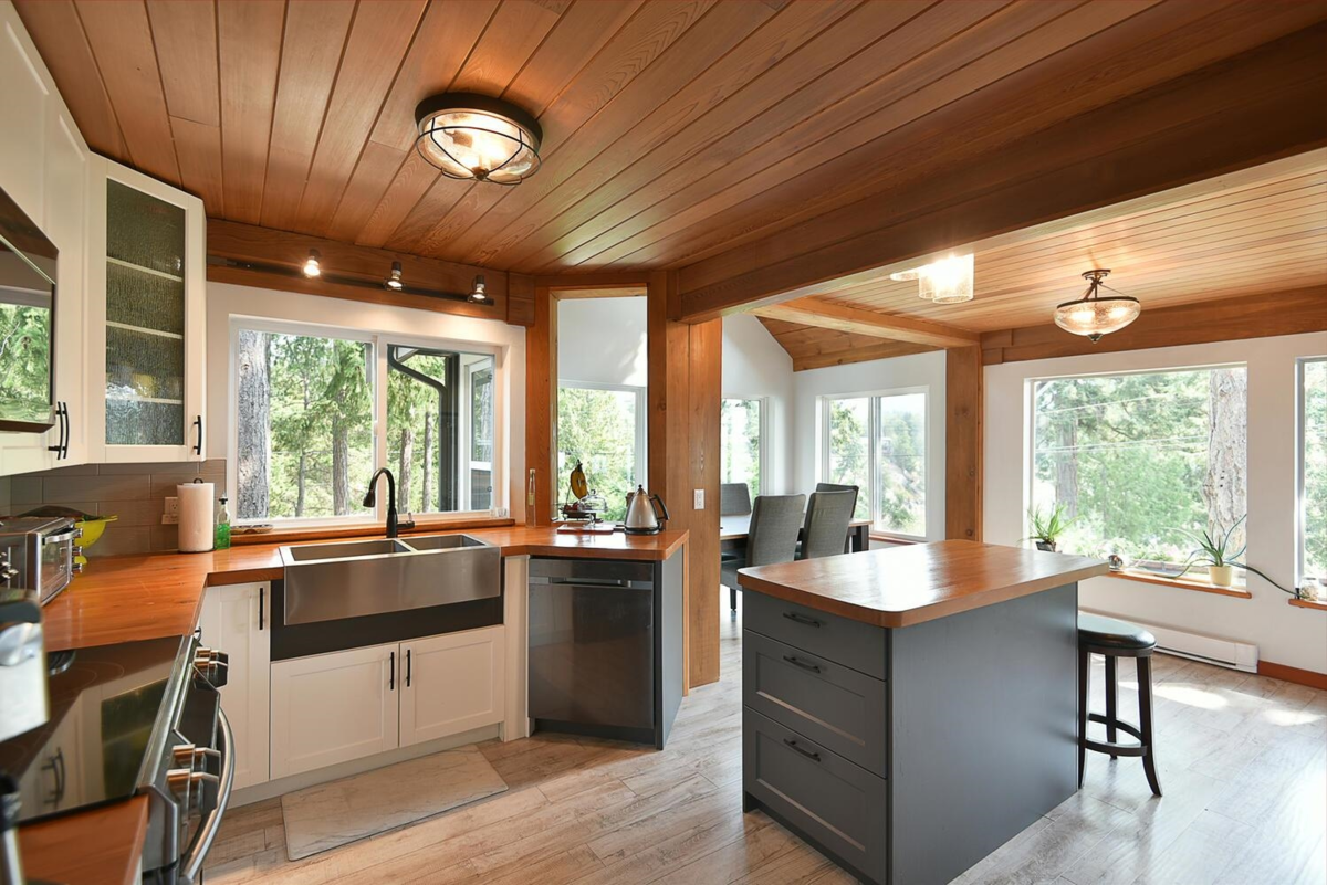 Breakfast Nook Photo of 9196 Truman Road, Halfmoon Bay, BC