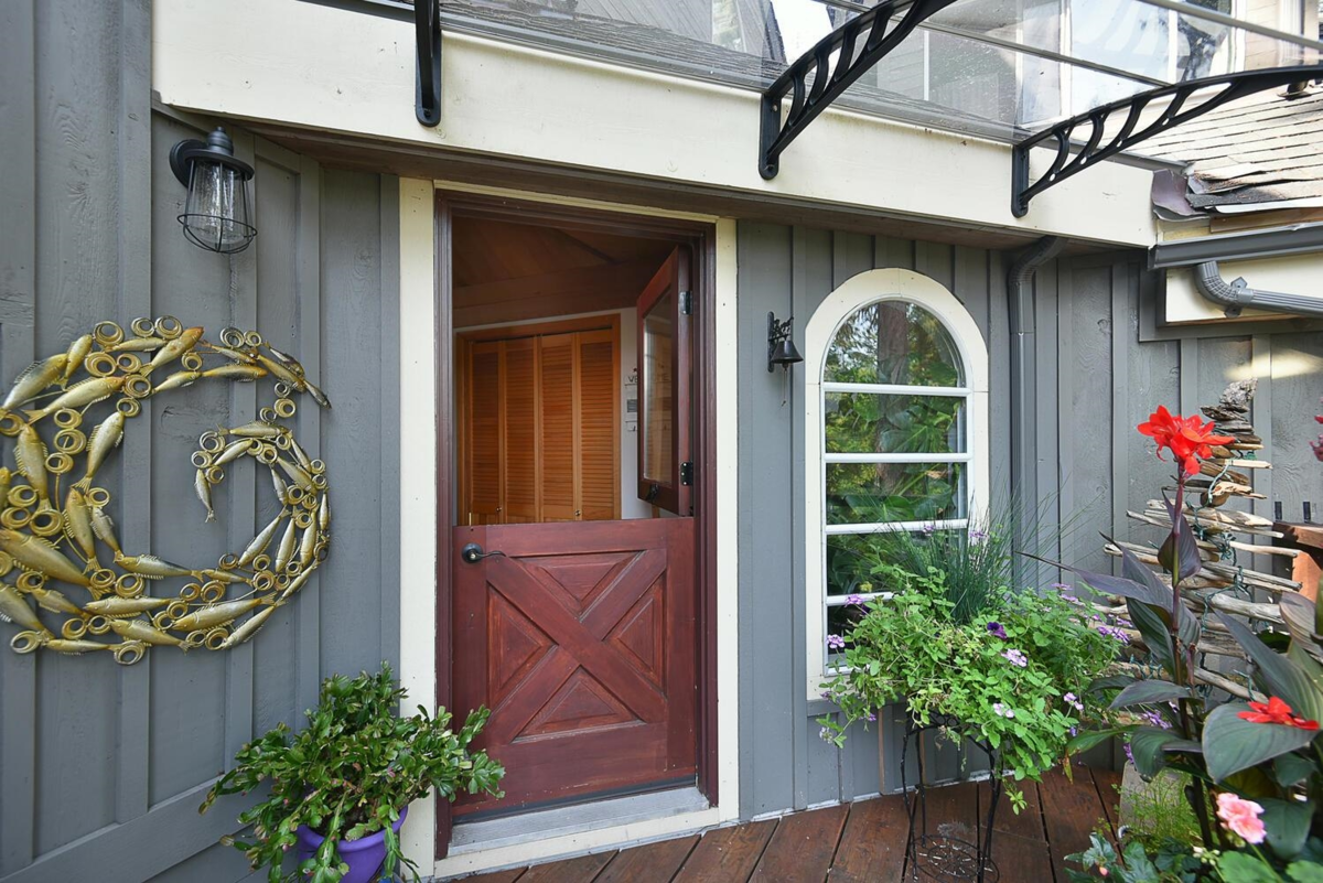 Dining Area Photo of 9196 Truman Road, Halfmoon Bay, BC