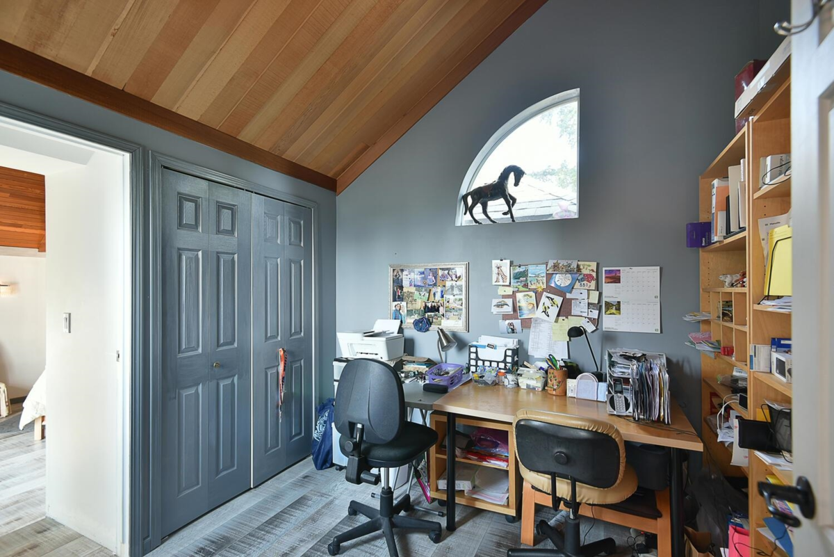 Hallway Photo of 9196 Truman Road, Halfmoon Bay, BC